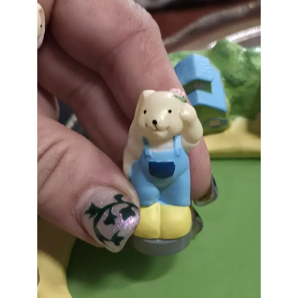 Adorable Vintage Easter Musical Skating Bunnies Plays Peter Cottontail w/ Box